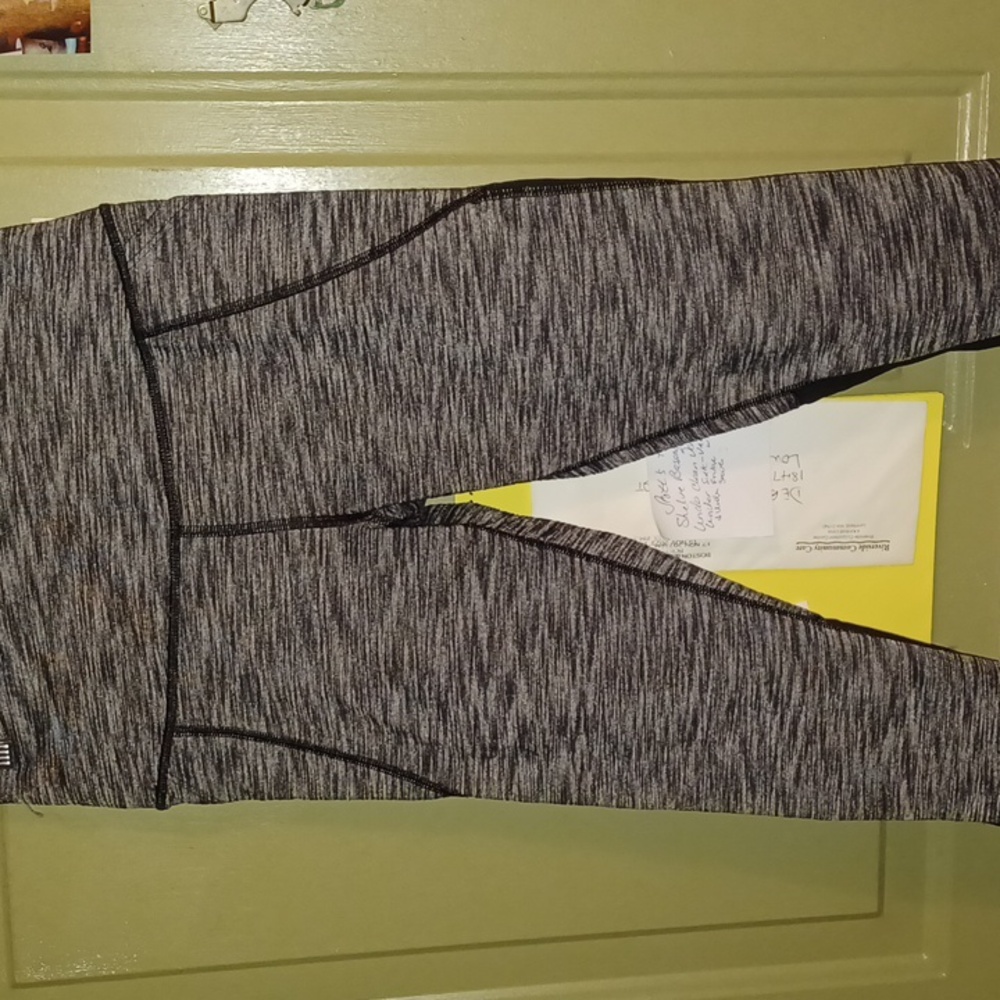 4/$10 Victoria Sport leggings small